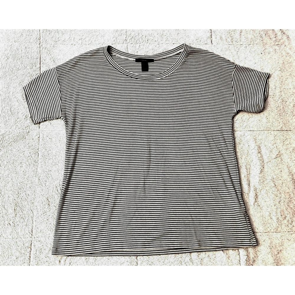 Striped basic tshirt size small